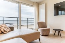 Apartment in Heist-aan-Zee - Zeedijk-Duinbergen 402
